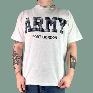 Vintage 80s embroidered army t-shirt